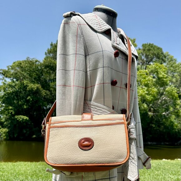 Vintage DB Dooney & Bourke All Weather Leather Equestrian Crossbody Shoulder Bag - Picture 2 of 16